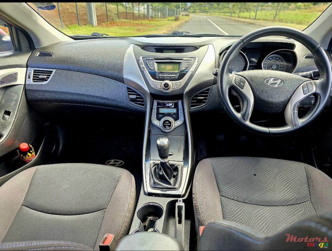 2012' Hyundai Elantra photo #5