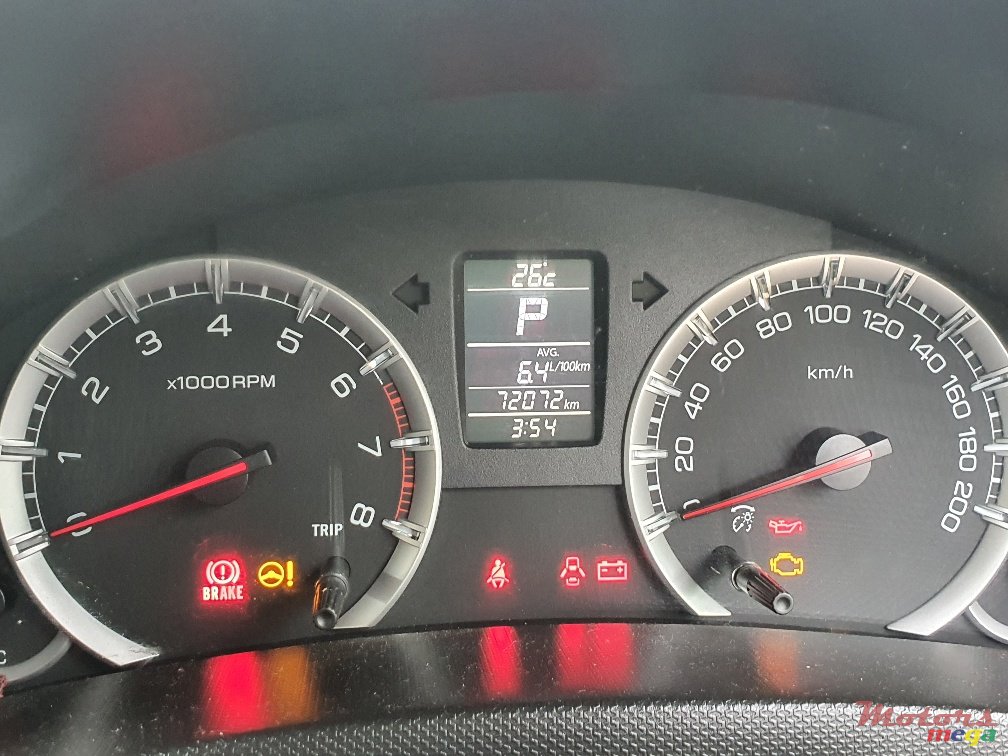 2013' Suzuki Swift photo #2