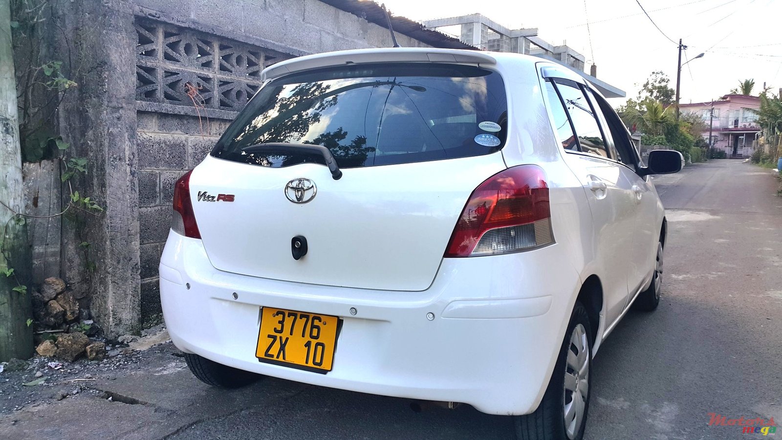 2010' Toyota Vitz 990 photo #3