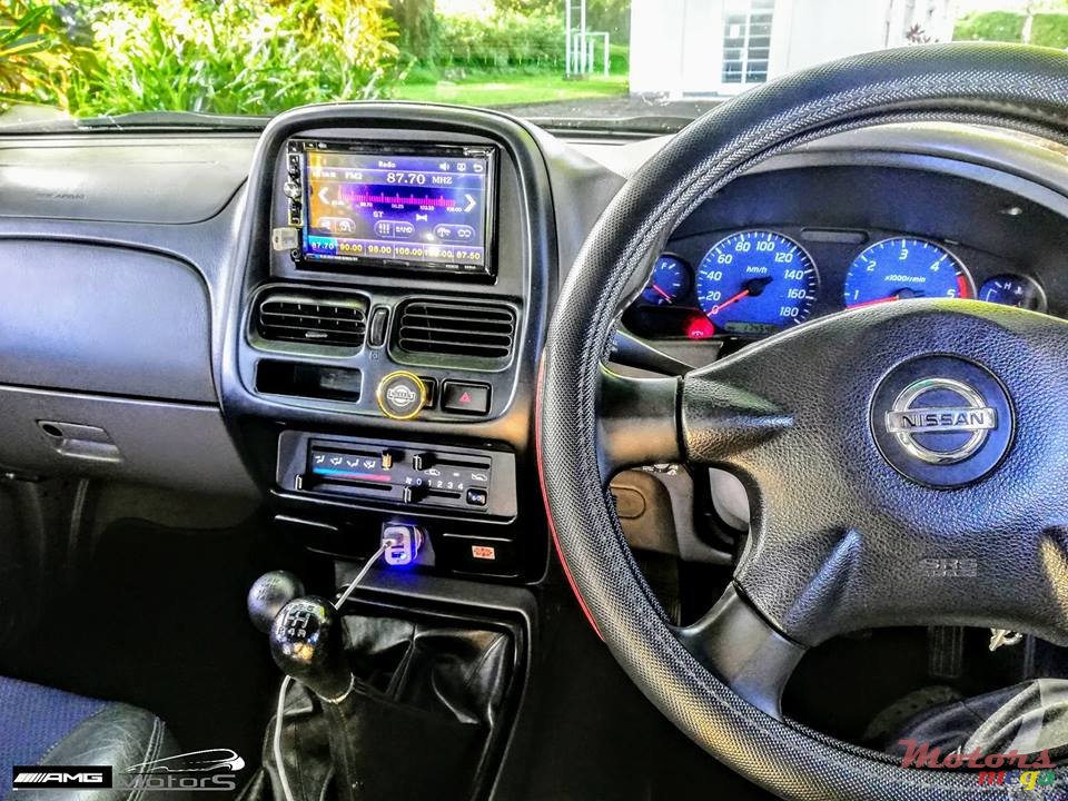 2007' Nissan Hardbody 4x4 Predator photo #4