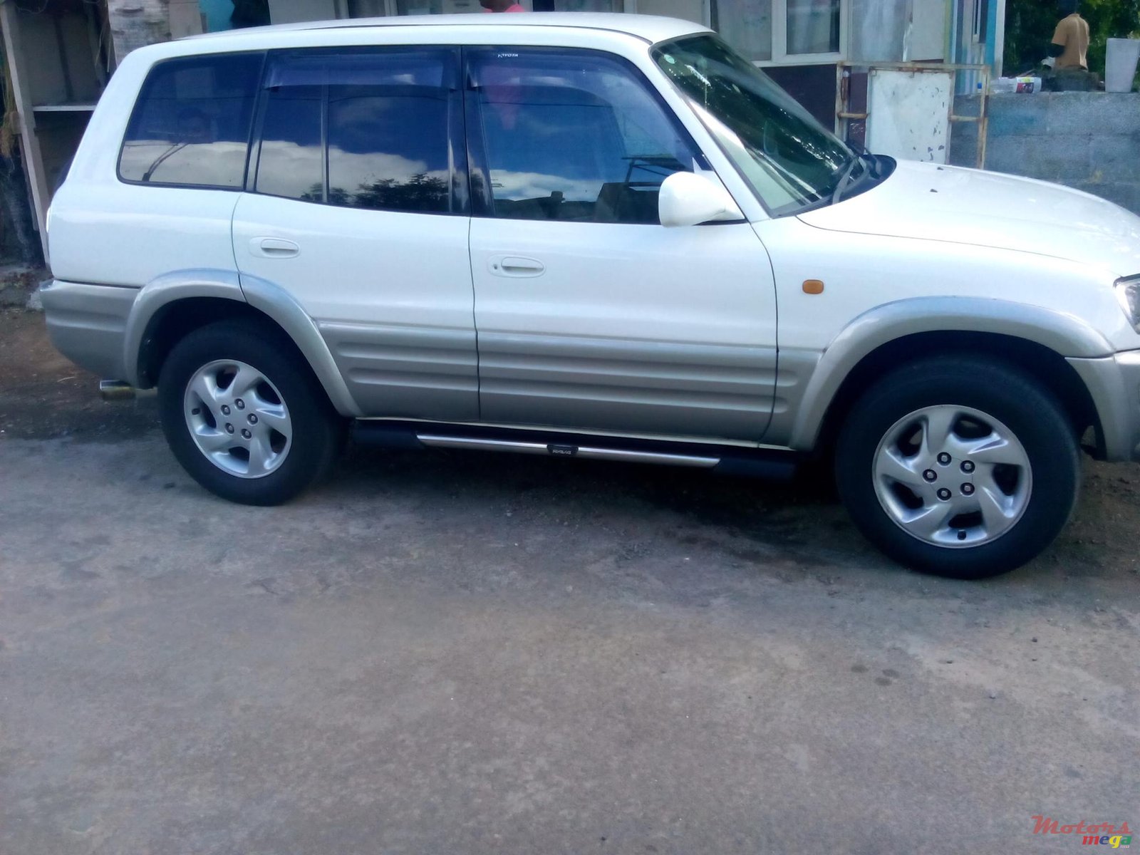 1999' Toyota RAV4 photo #1