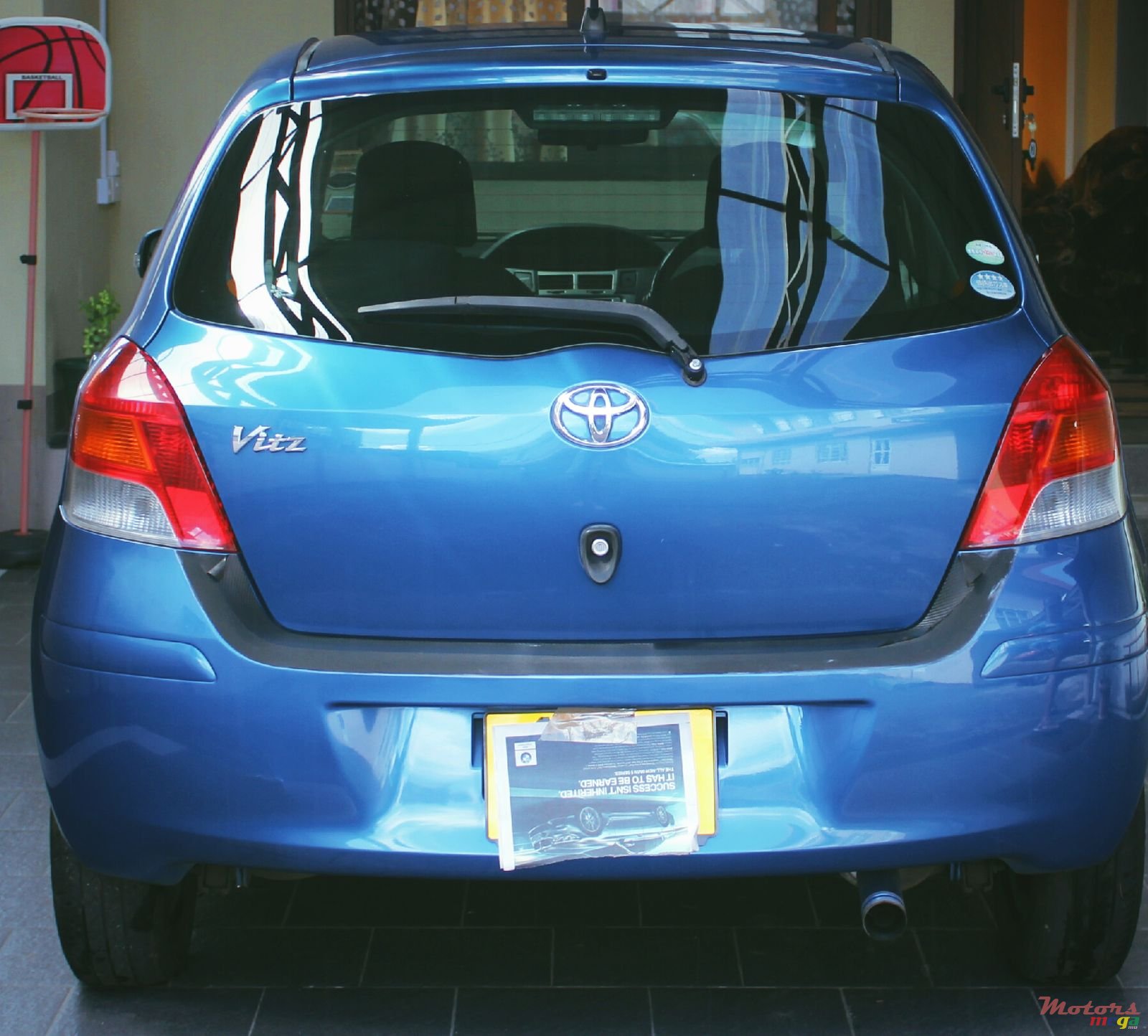 2009' Toyota Vitz photo #3
