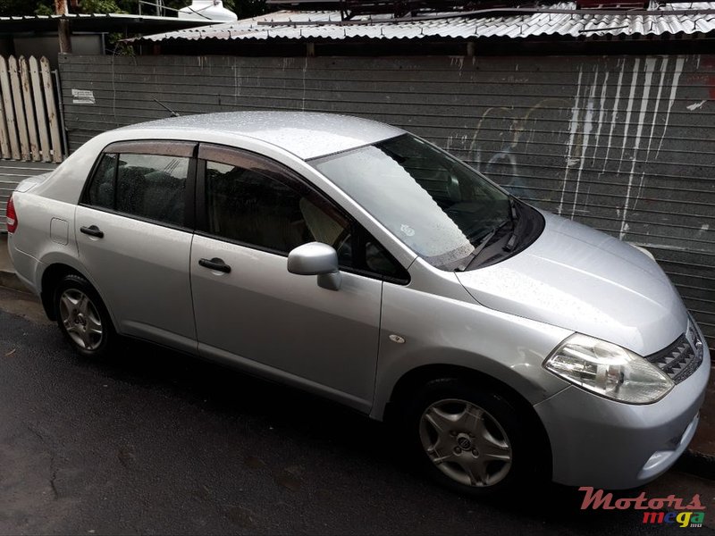 2008' Nissan Tiida photo #1