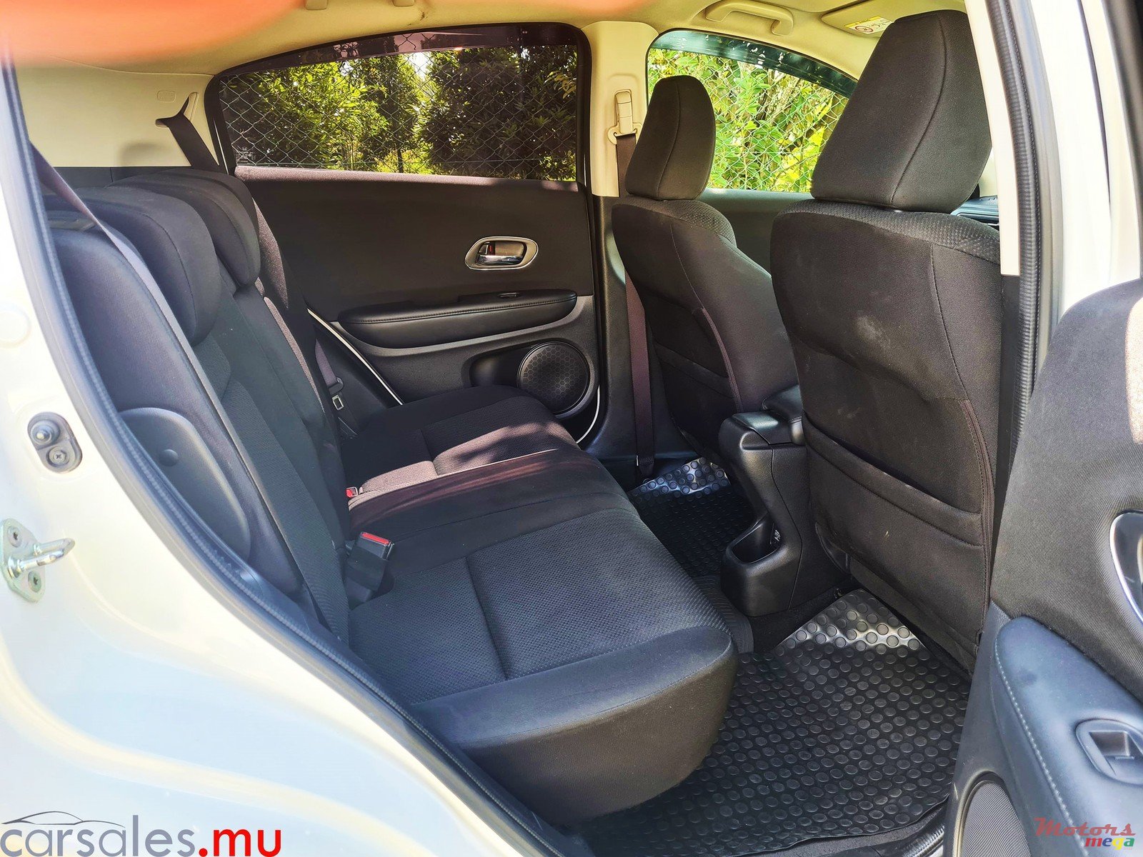 2014' Honda Vezel S 1.5 Hybrid photo #5