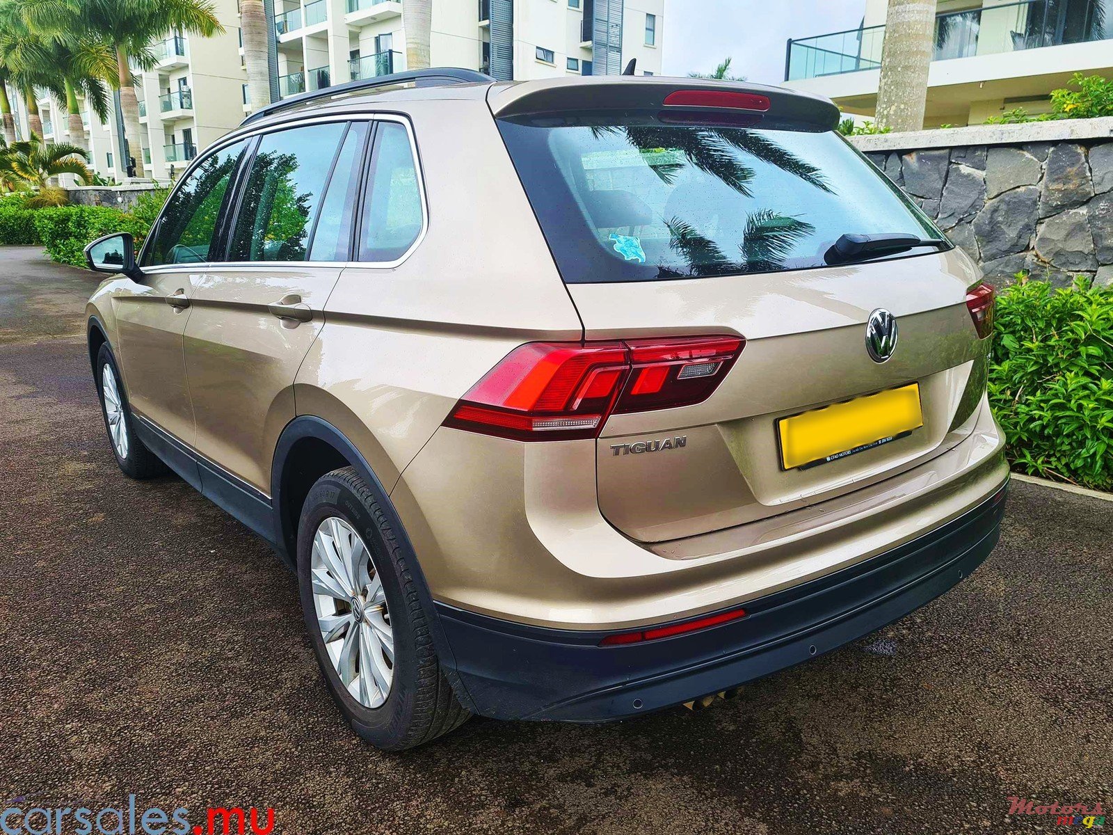 2017' Volkswagen Tiguan 1.4 TFSI photo #2