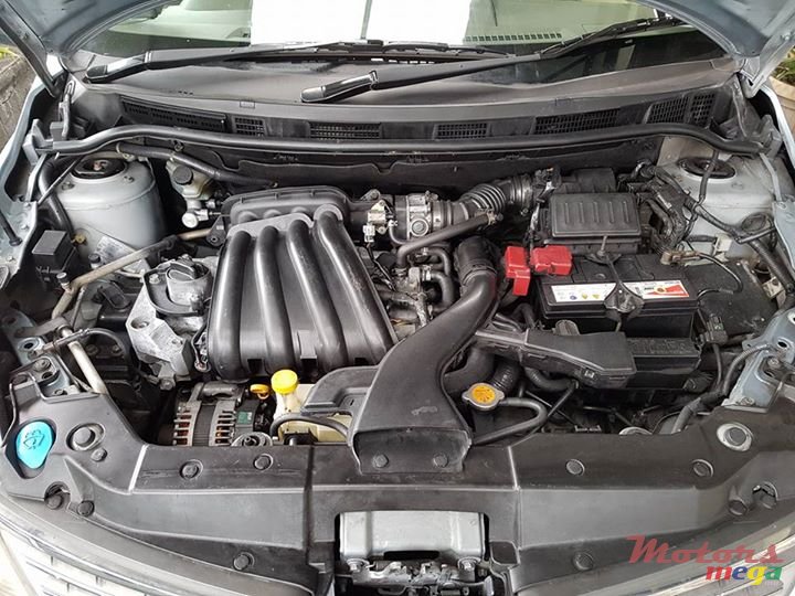 2005' Nissan Tiida Latio photo #2