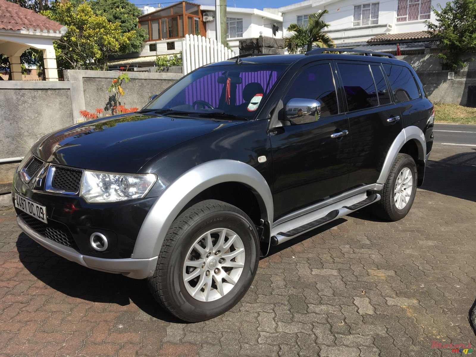 2009' Mitsubishi Pajero Sport photo #3