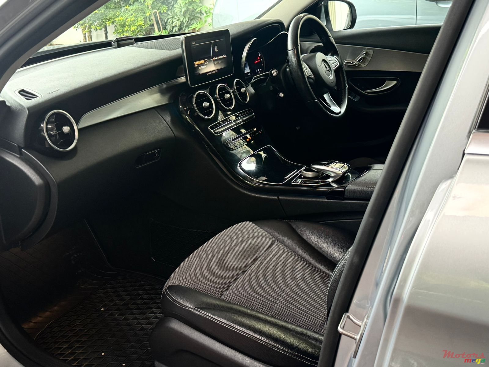 2017' Mercedes-Benz C 180 photo #3