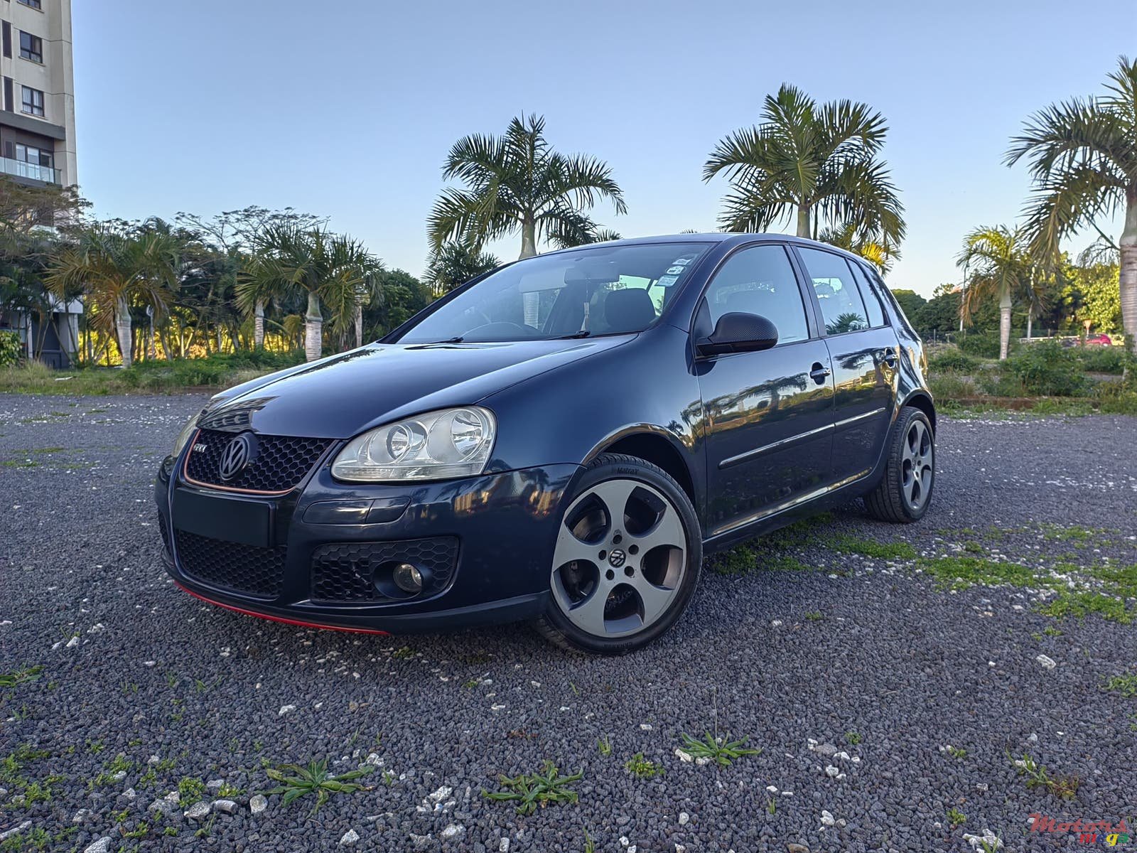 2005' Volkswagen Golf GTI photo #1