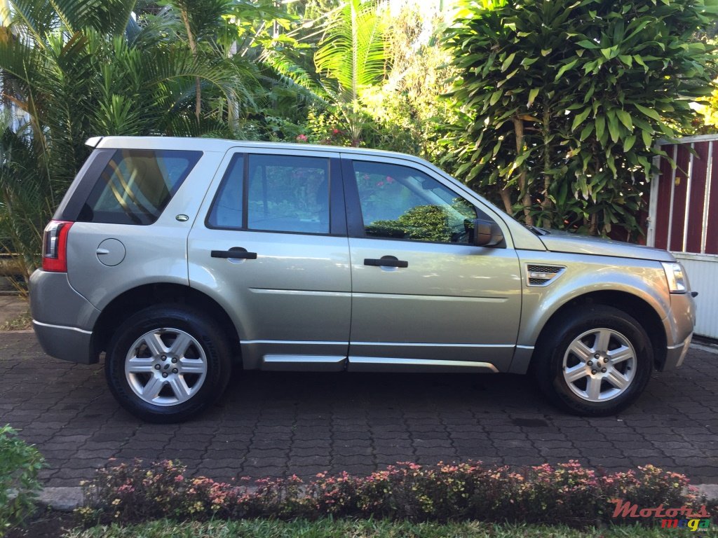 2011' Land Rover Freelander 2 TD4 photo #1