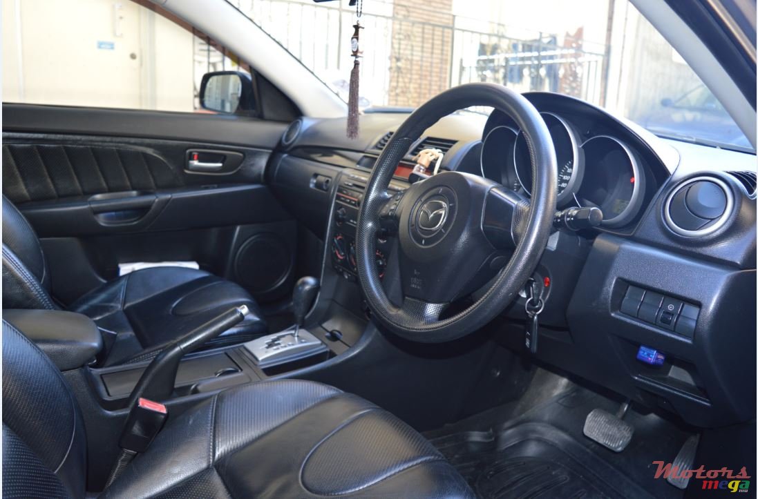 2005' Mazda photo #2