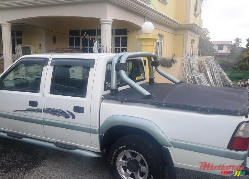 2004' Isuzu photo #2