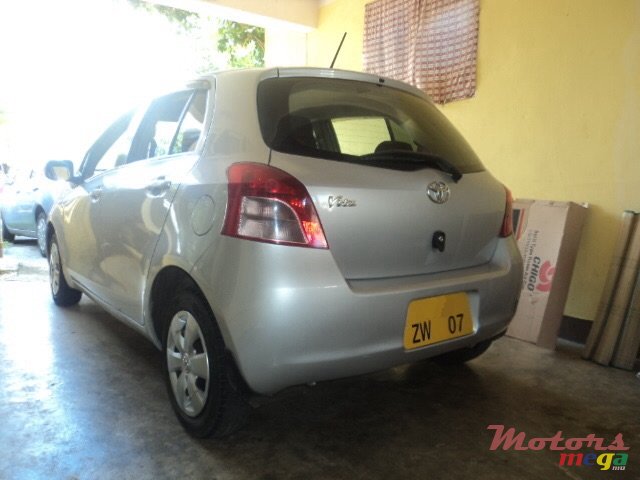 2007' Toyota Vitz photo #3