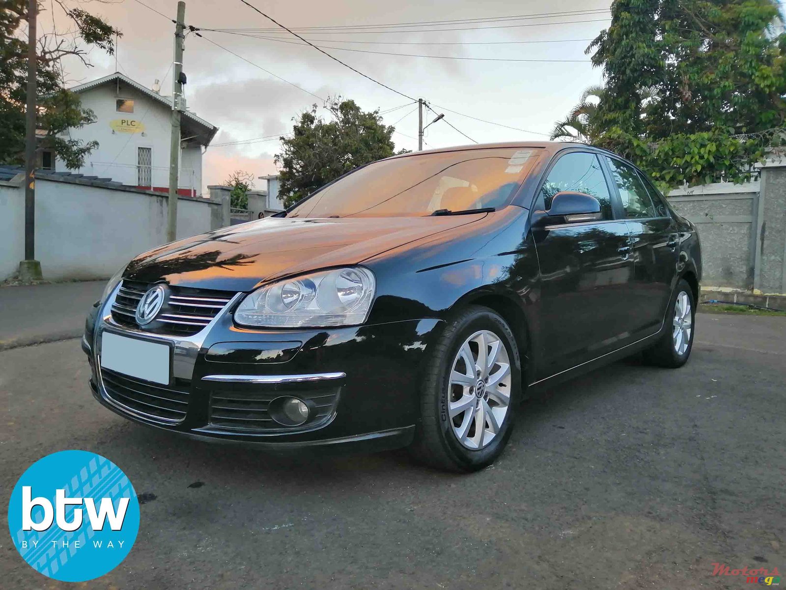 2012' Volkswagen Jetta photo #2