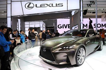 Toyota In No Hurry to Build Lexus Cars in China