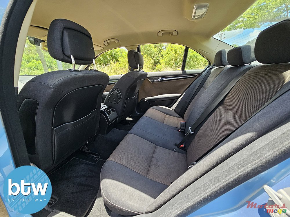 2011' Mercedes-Benz C 180 Kompressor photo #6