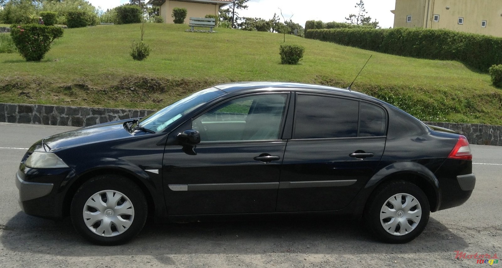 2007' Renault Megane II photo #2