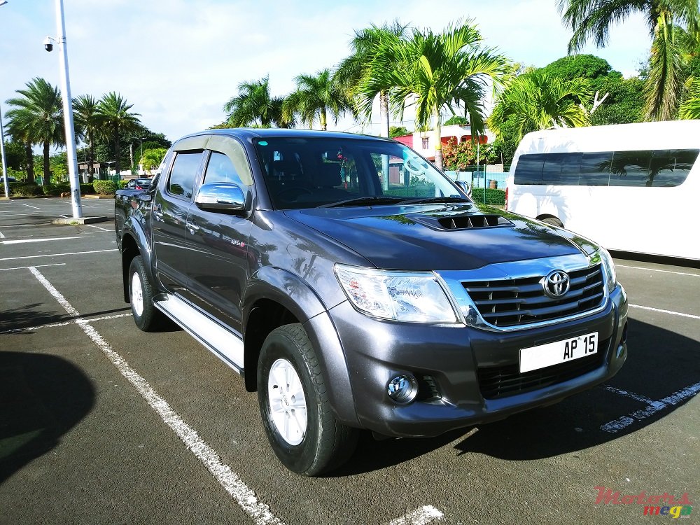 2015' Toyota Hilux 4x4 3.0turbo intercooler photo #1