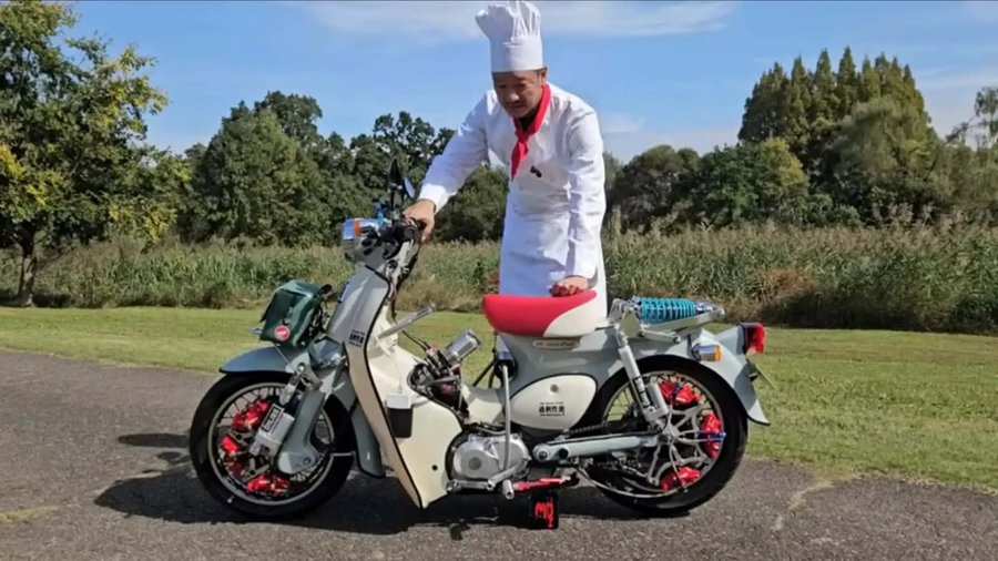 This Custom Honda Cub Has Adjustable Ride Height, and All the Brake Calipers