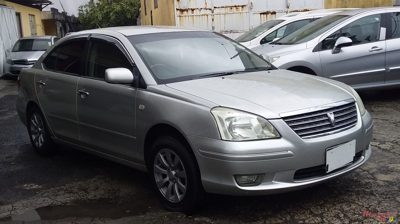 2004' Toyota Premio photo #2