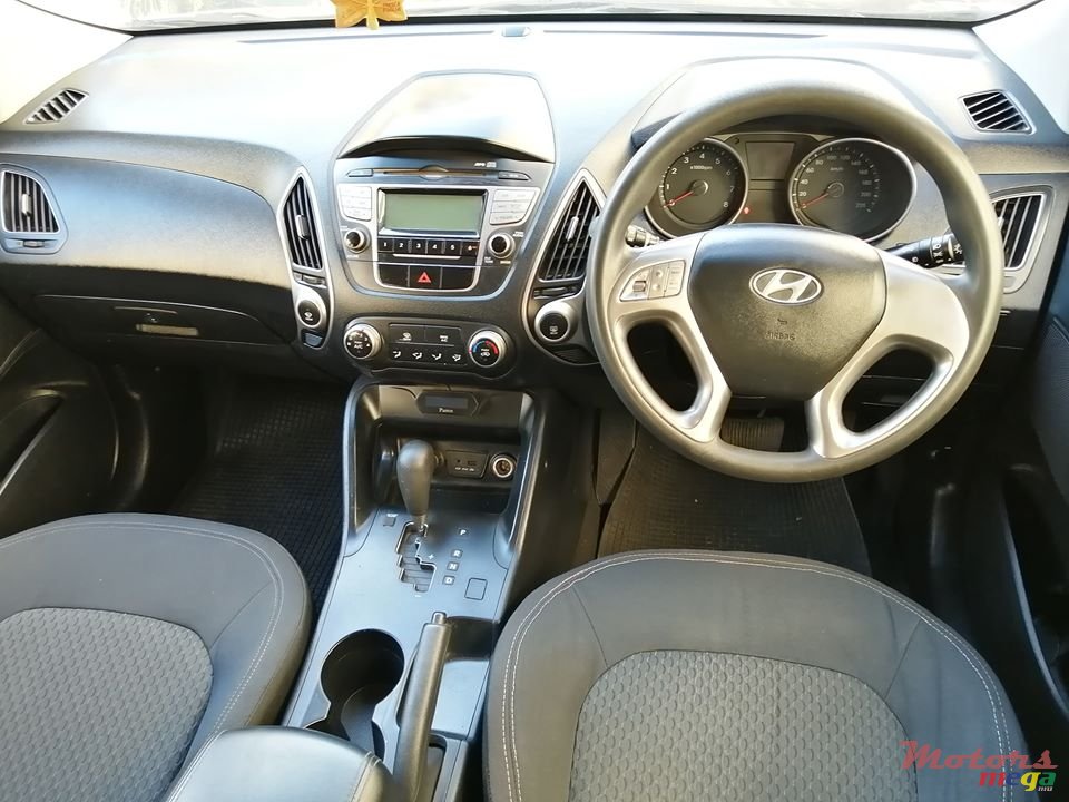 2011' Hyundai ix35 photo #7