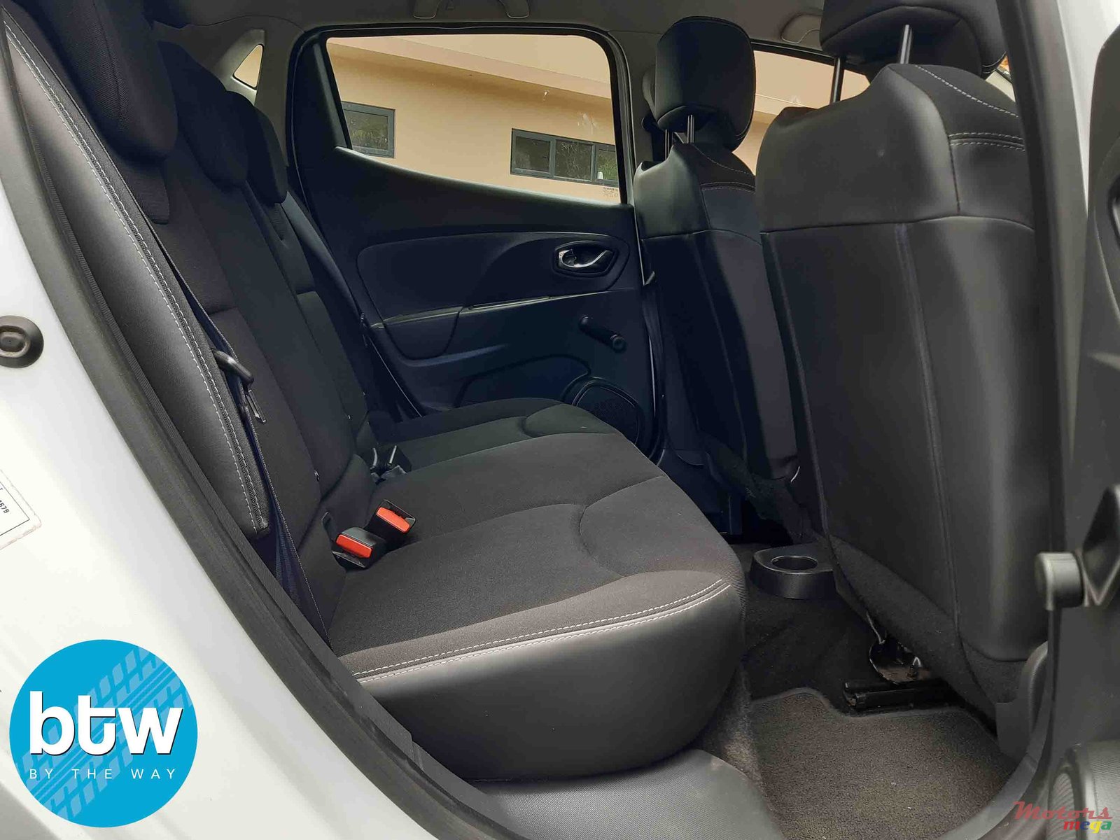 2015' Renault Clio Turbo photo #3