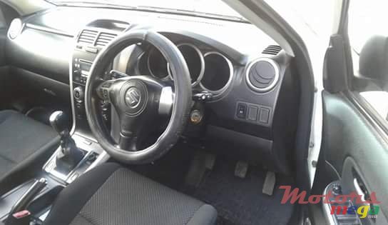 2005' Suzuki Vitara photo #3