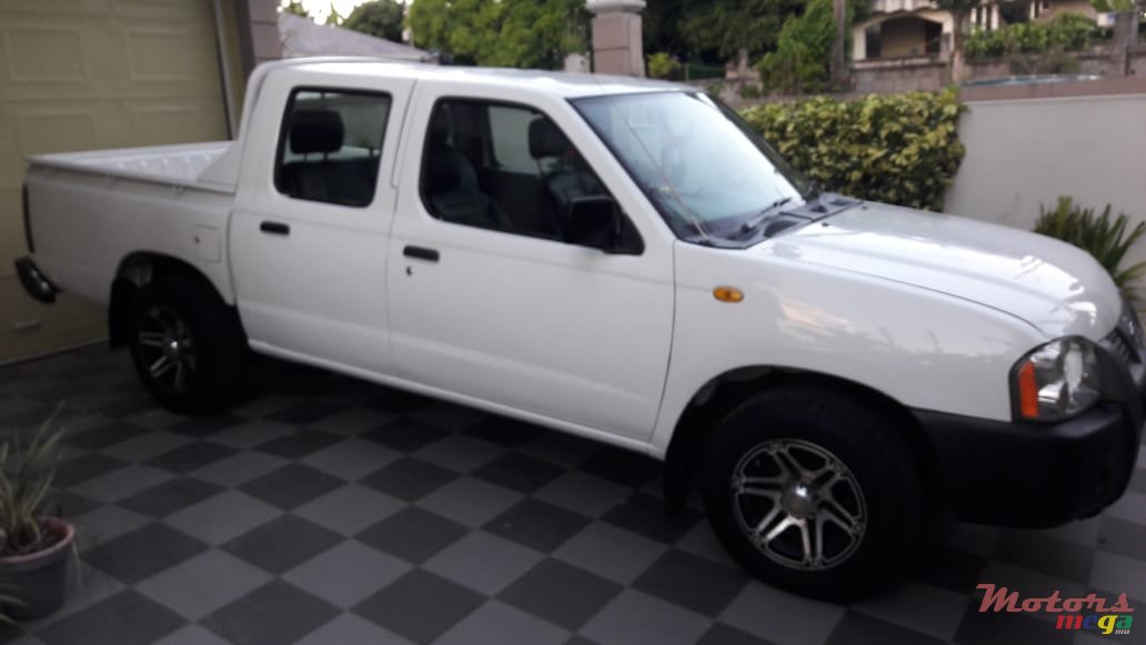 2008' Nissan Navara photo #2