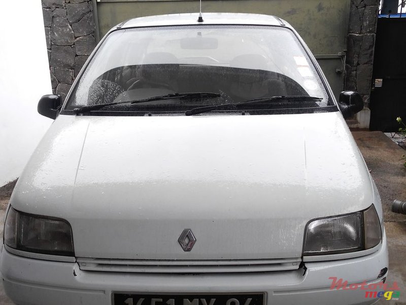 1994' Renault Clio photo #2