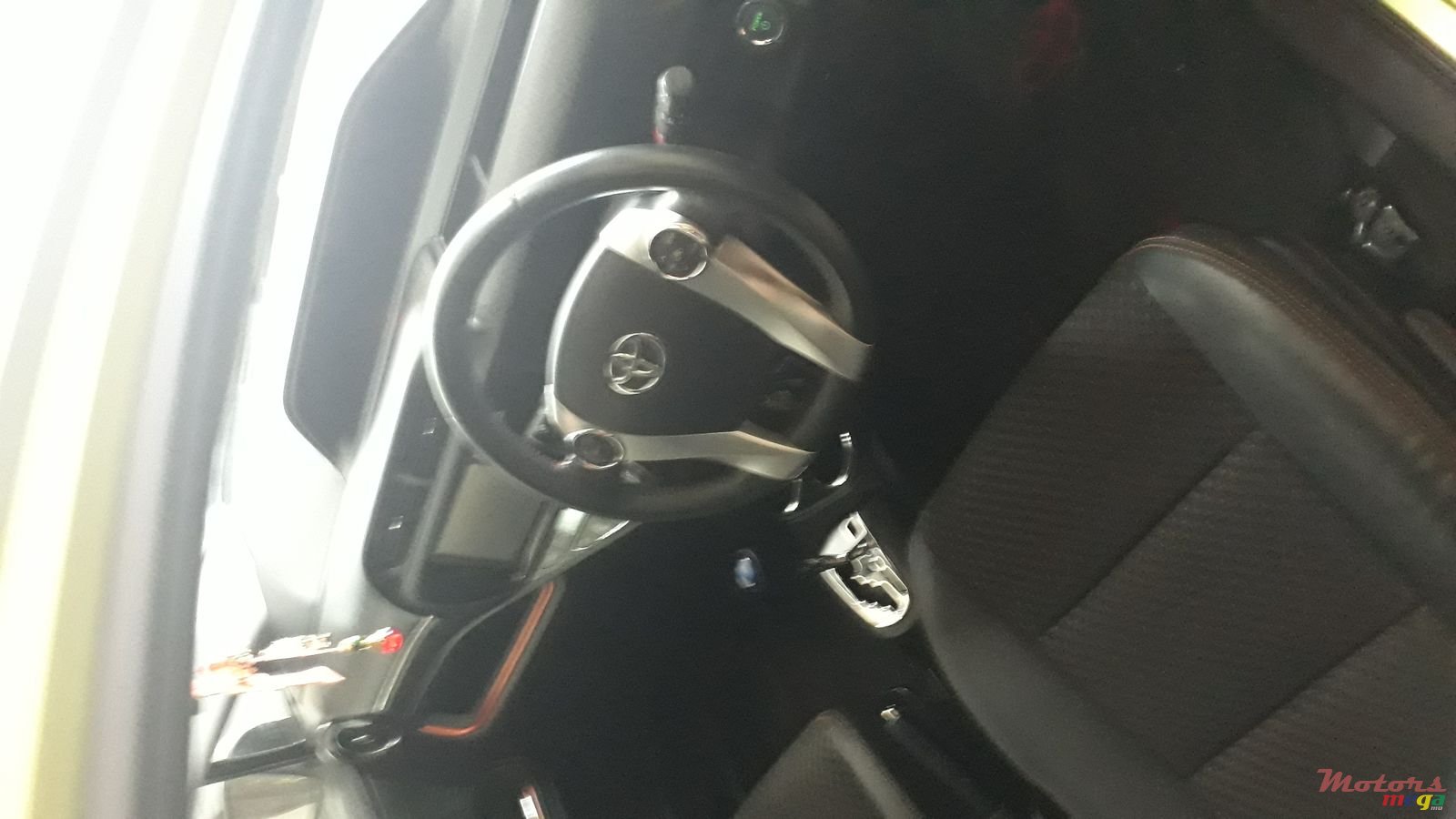 2016' Toyota Aqua photo #3