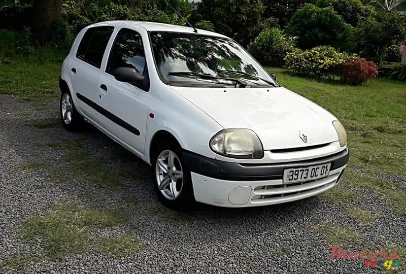 2001' Renault Clio photo #4