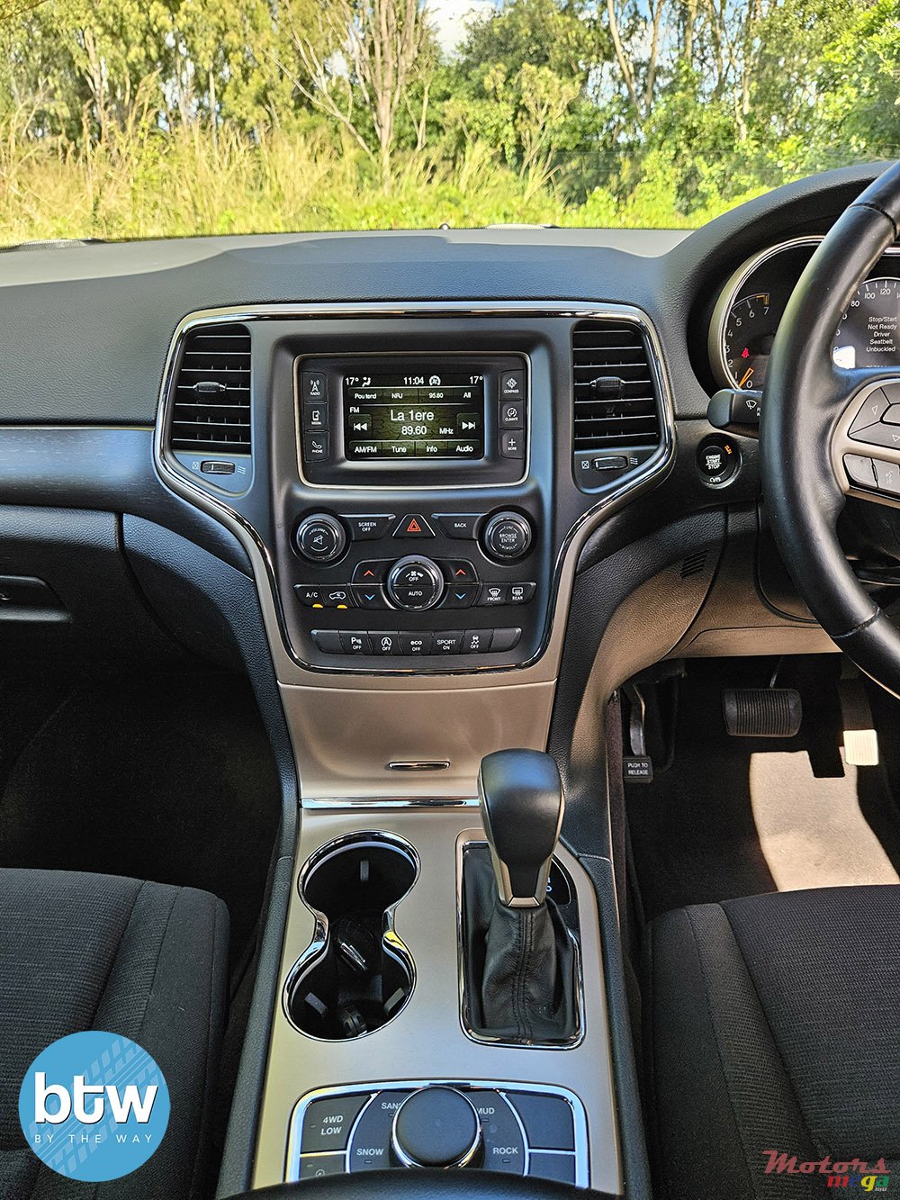 2016' Jeep Grand Cherokee photo #5