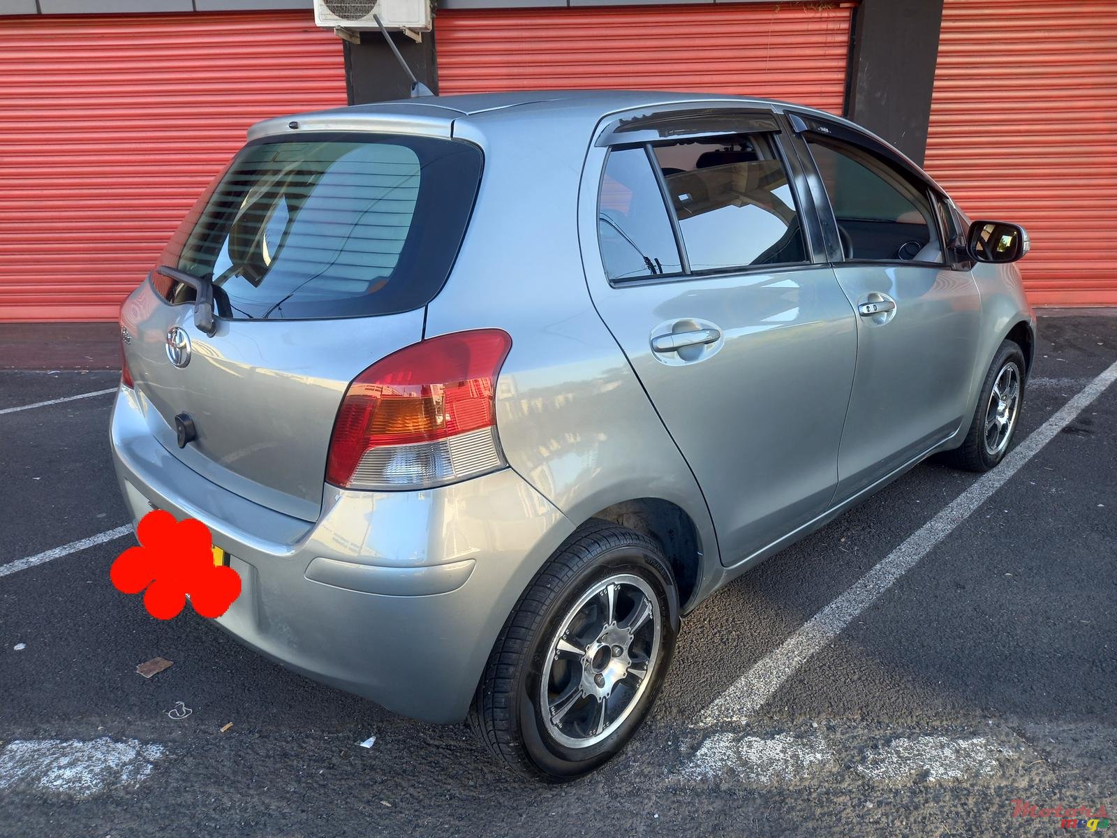 2010' Toyota Vitz photo #2