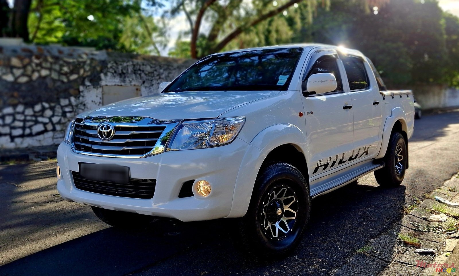 2015' Toyota Hilux photo #1