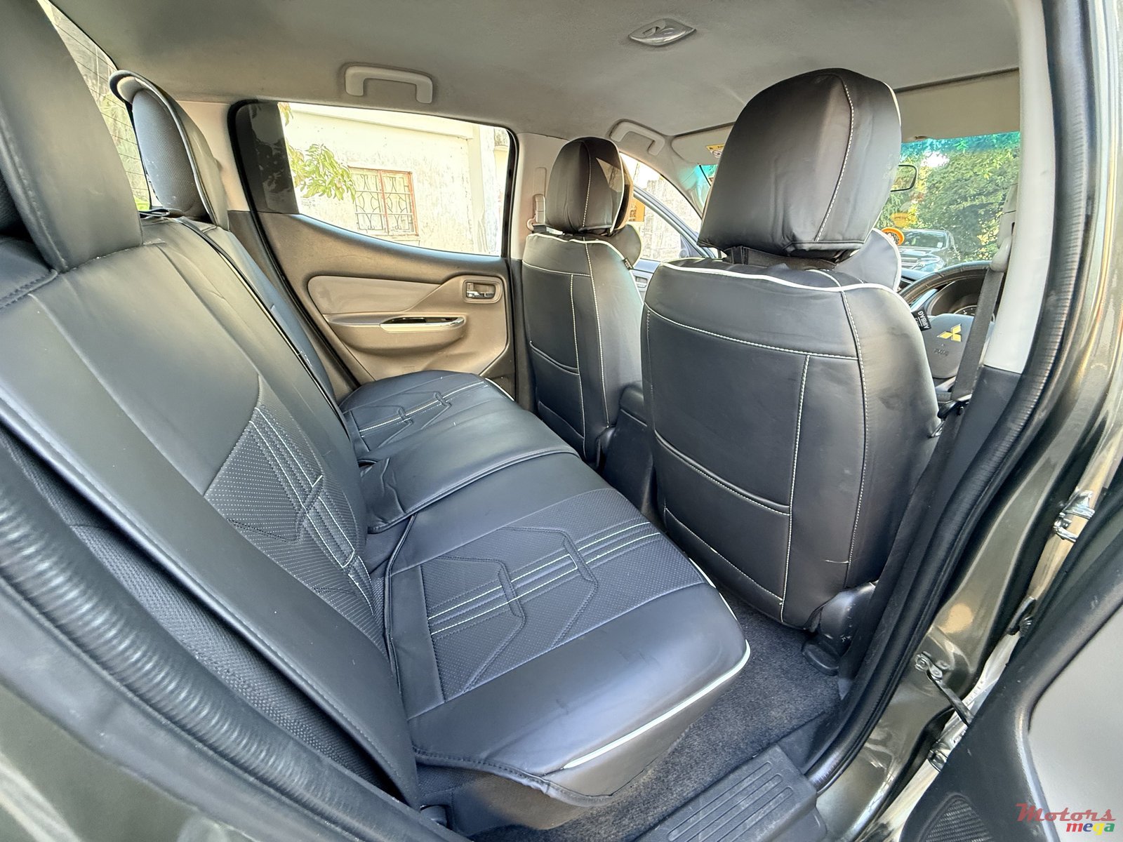 2015' Mitsubishi L200 photo #7