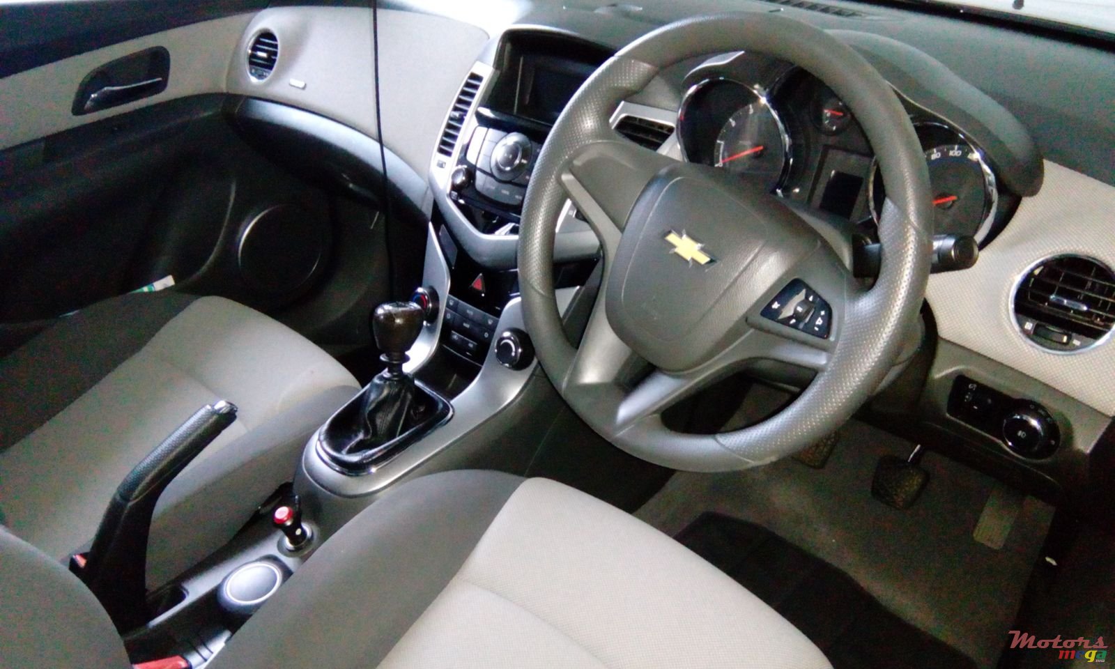 2010' Chevrolet Cruze photo #5