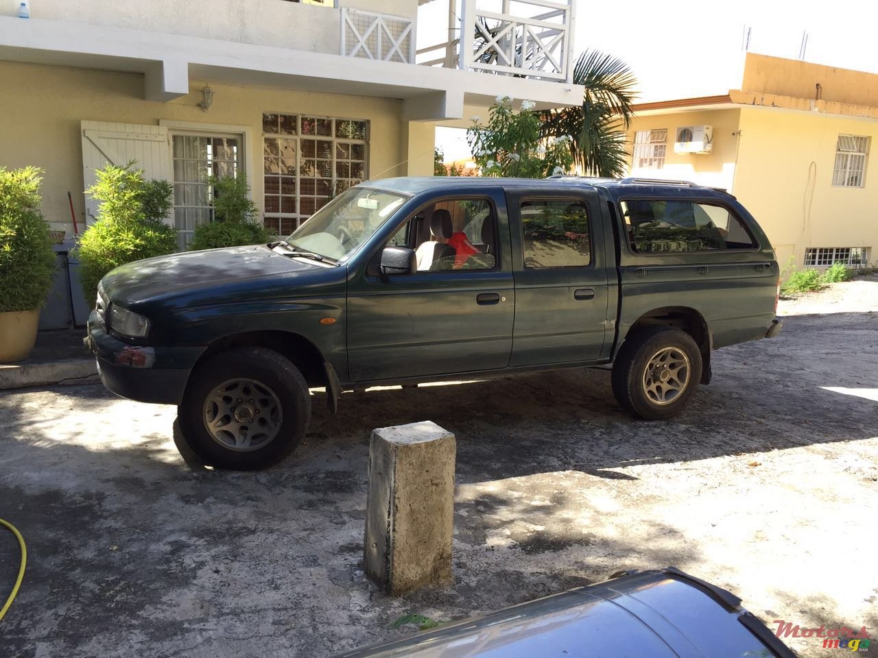 2001' Mazda B2500 photo #1