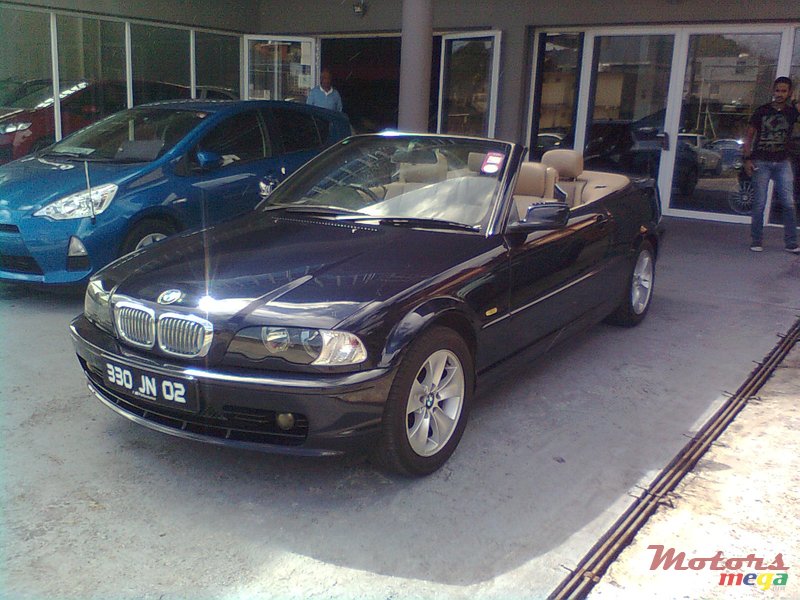 2002' BMW 3 Series Convertible photo #2