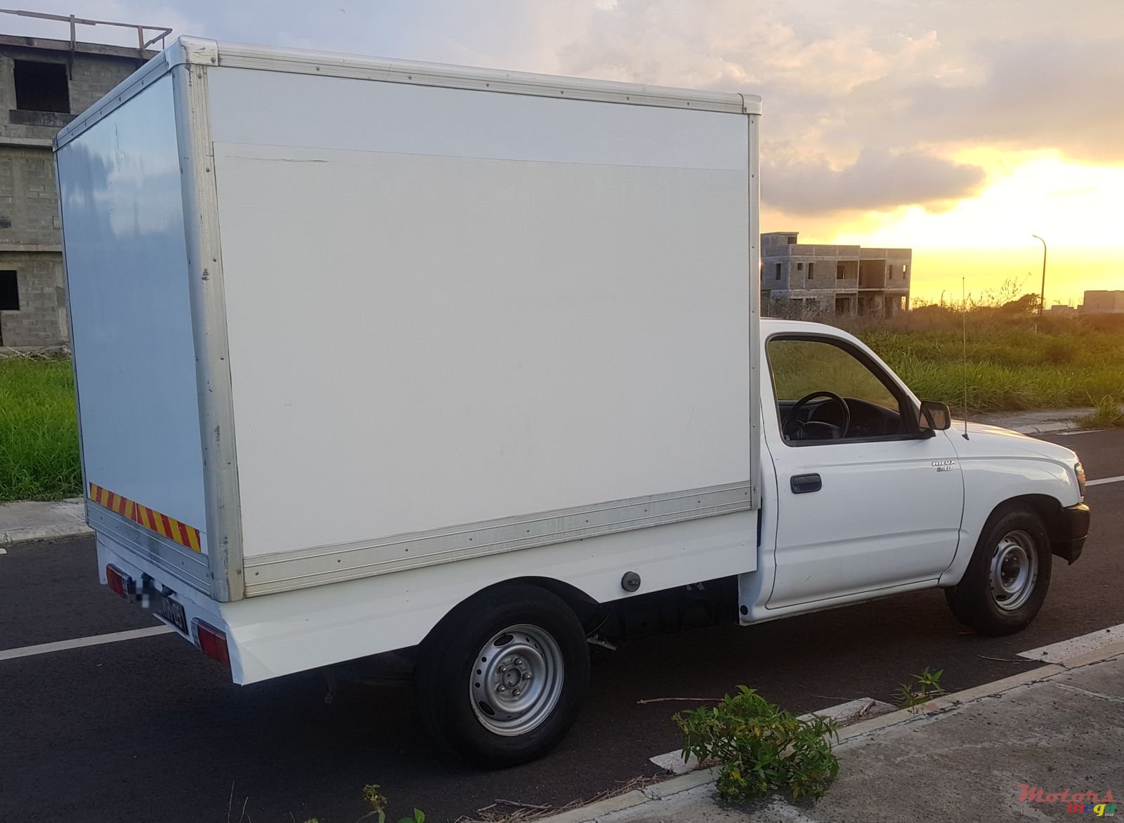 2005' Toyota Hilux 2x4 single cab photo #4