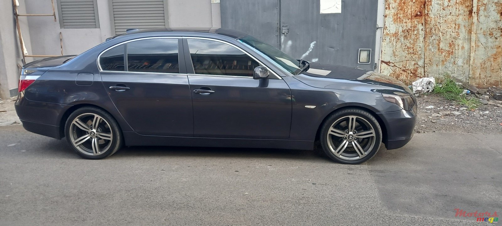 2004' BMW 525 Series 5 photo #2