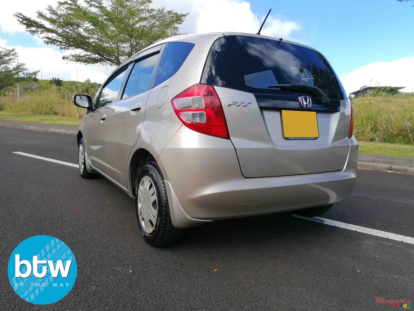 2010' Honda Fit photo #2