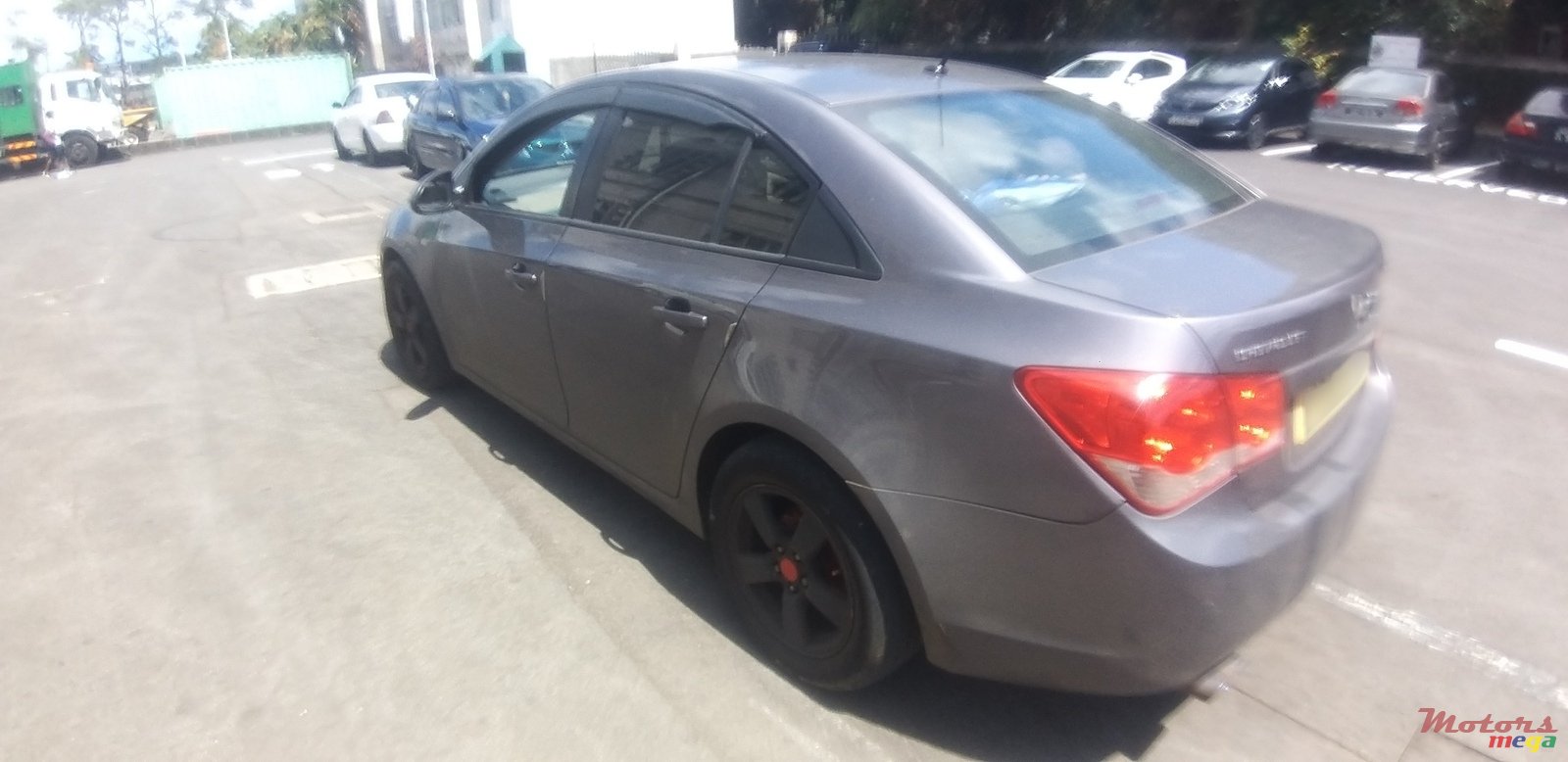 2011' Chevrolet Cruze photo #4