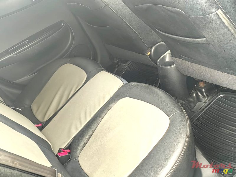 2012' Hyundai i20 photo #7