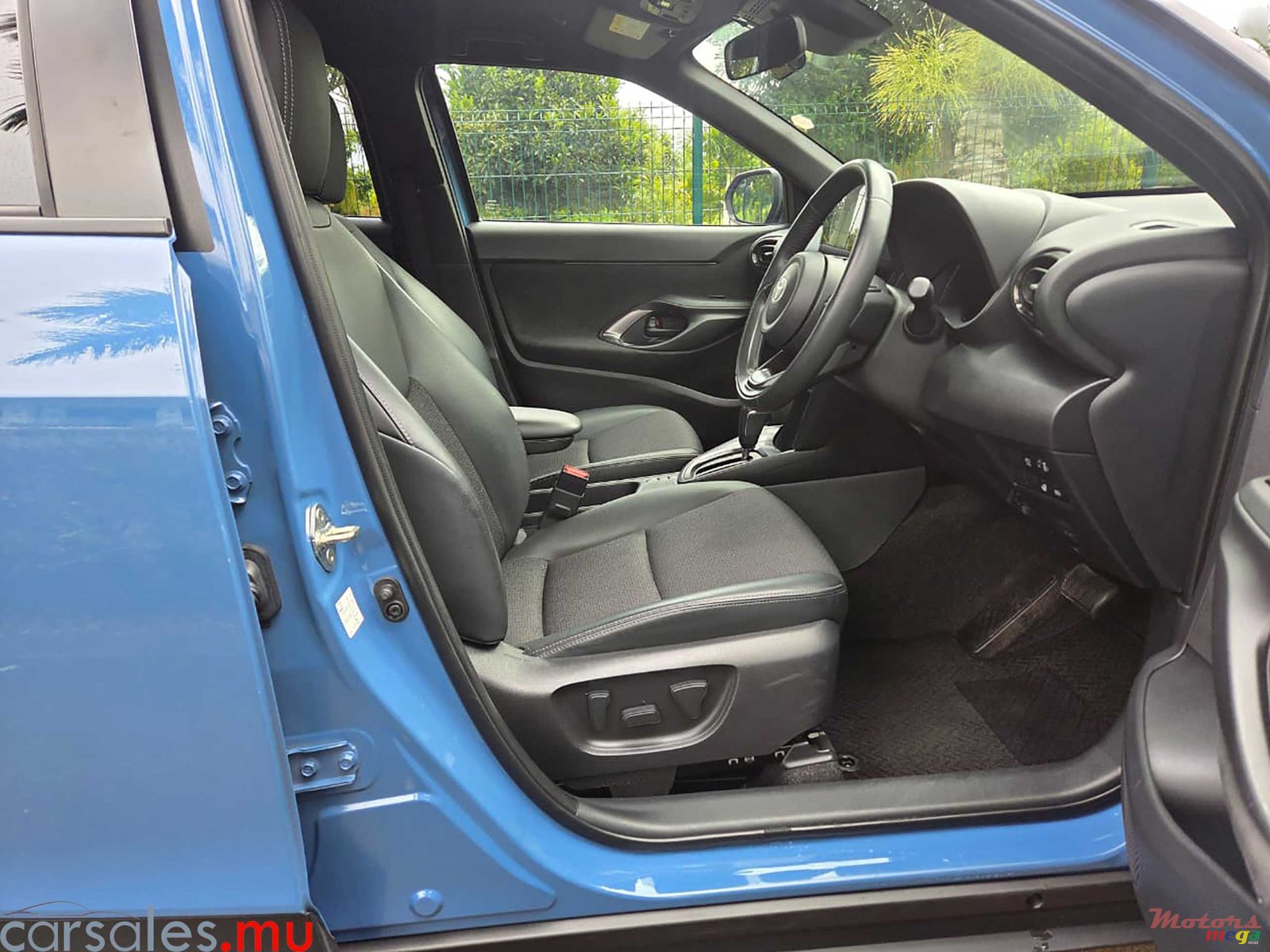 2024' Toyota Yaris Cross Z photo #5