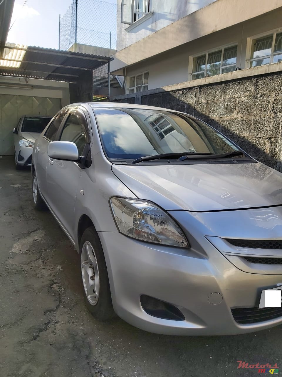 2006' Toyota Belta photo #1