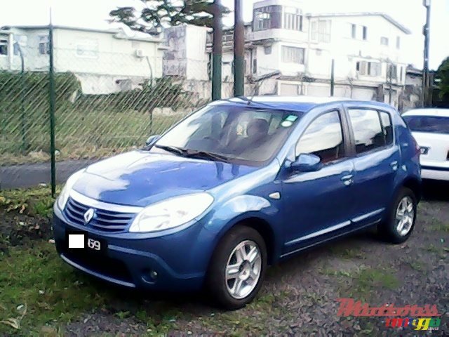 2010' Renault Sandero photo #5