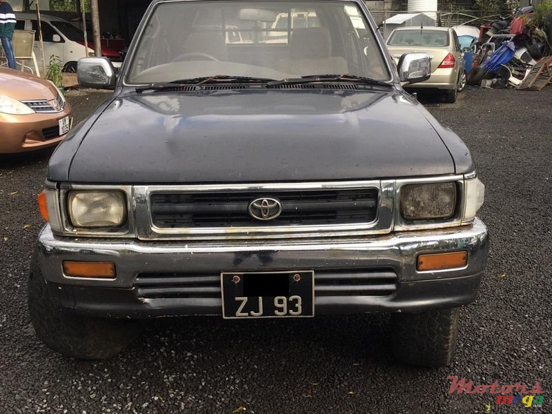 1993' Toyota Hilux photo #2
