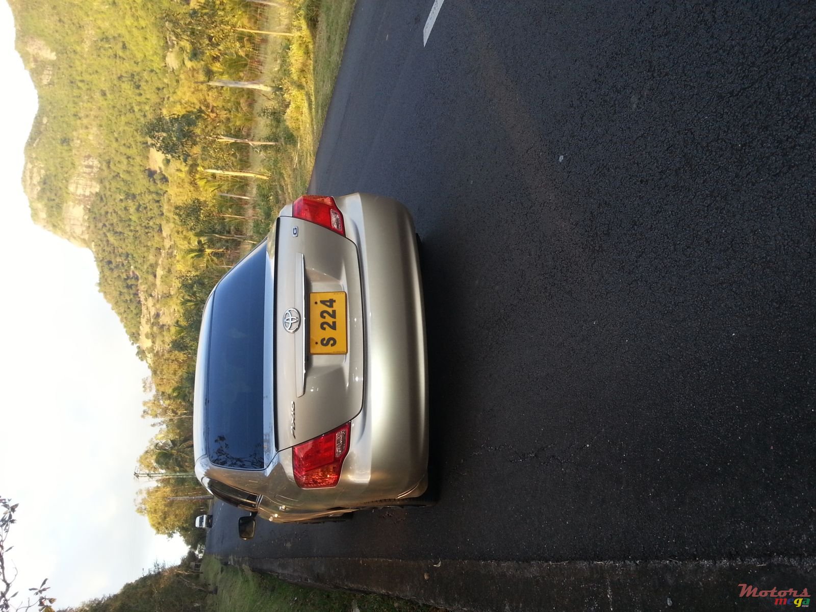 2007' Toyota Axio photo #2