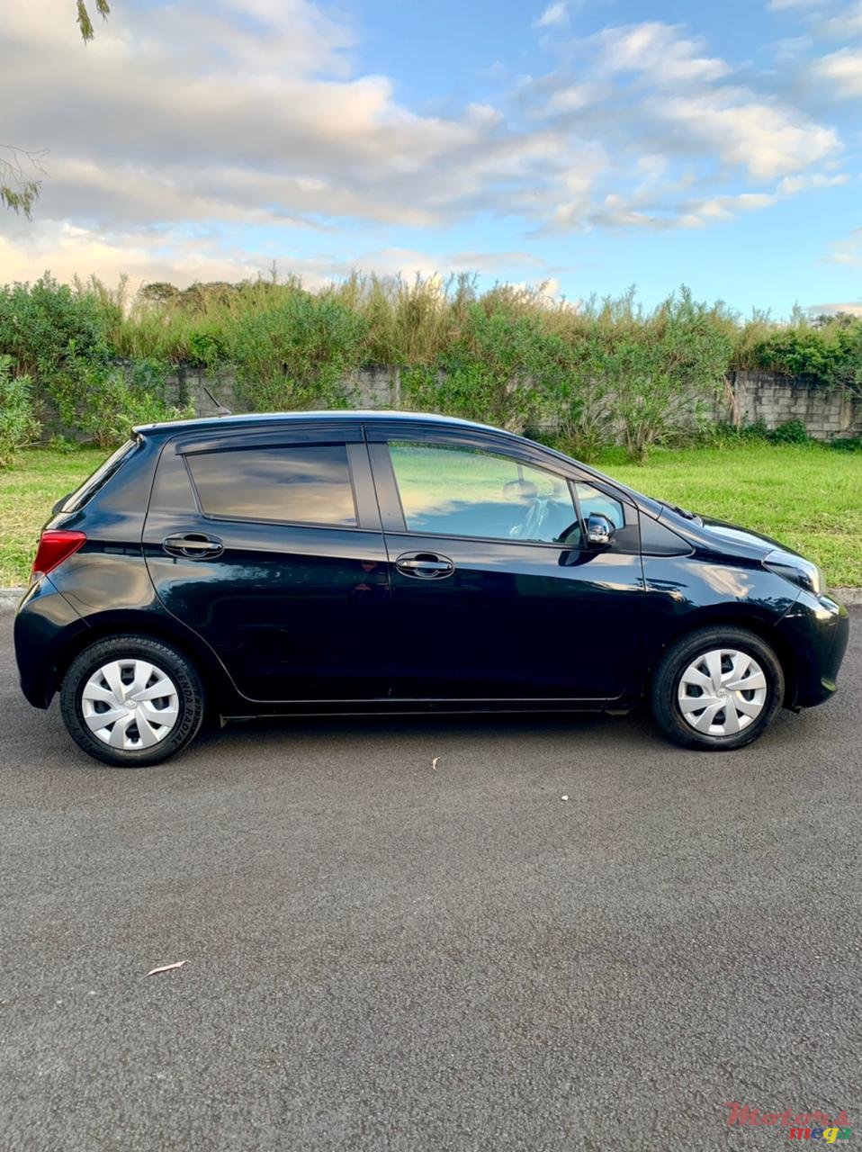 2015' Toyota Vitz photo #7