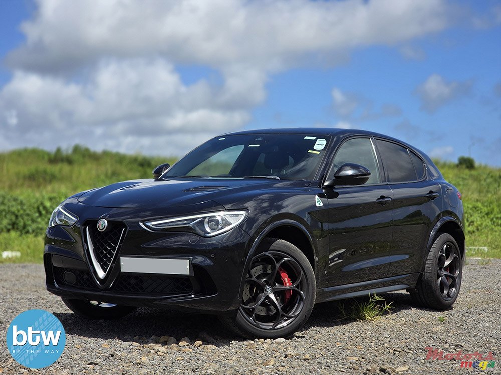 2019' Alfa Romeo Stelvio QUADRIFOGLIO V6 2.9 photo #2